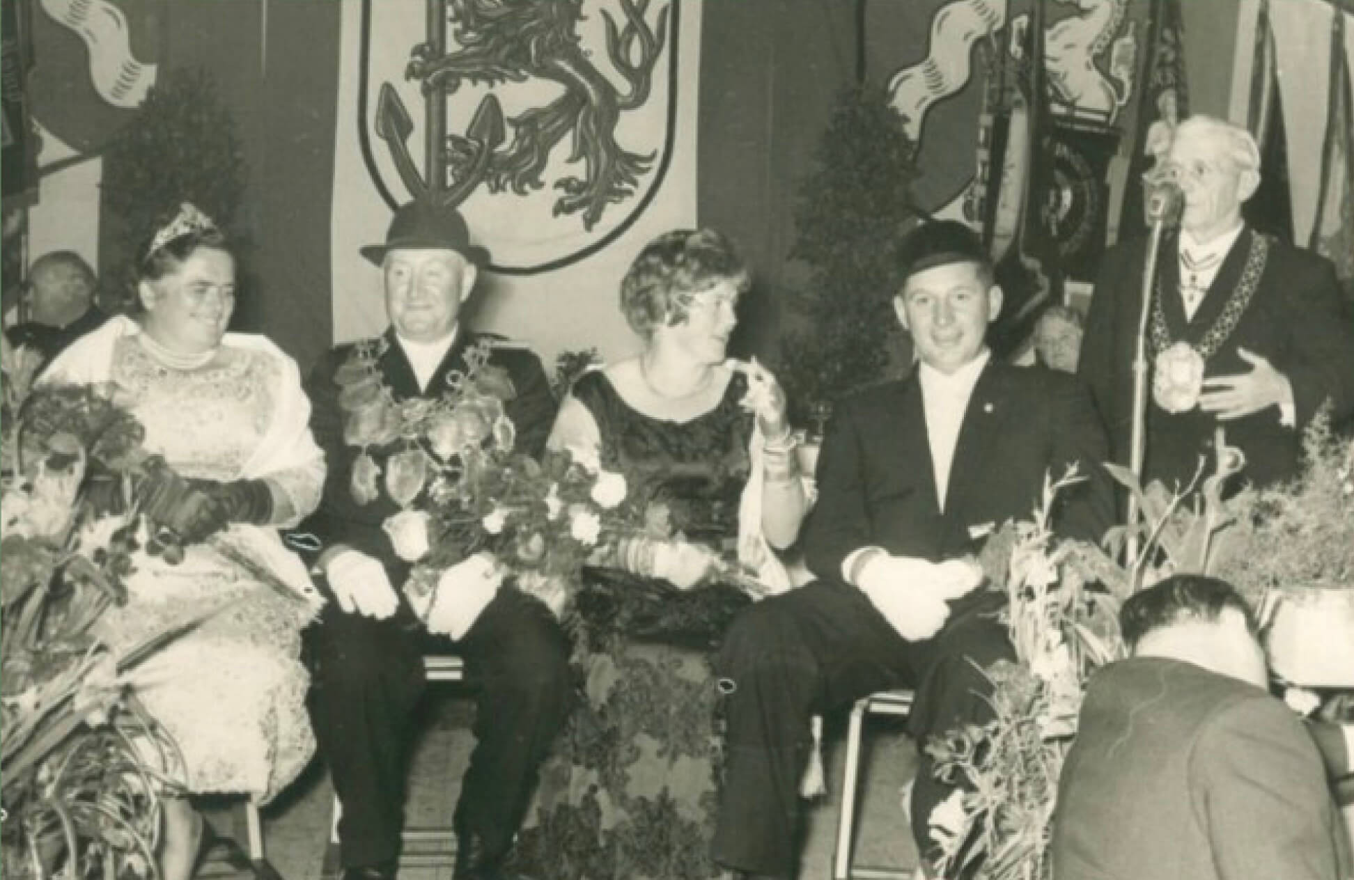 So war das damals, 1964, beim Schützenfest in Flehe: An der Spitze des Regiments der Sankt-Sebastianus-Schützen­bruder­schaft Düsseldorf-Flehe steht Jakob III.