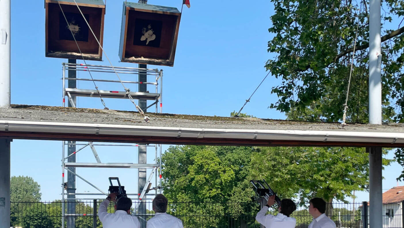 Wer gewinnt in diesem Jahr den Wett­bewerb um den den Peter-Hahnen-Pokal? Die besten Schützen treten alljährlich beim Heimatfest in Flehe an, um auch einmal mit dem Wanderpokal ausgezeichnet zu werden.